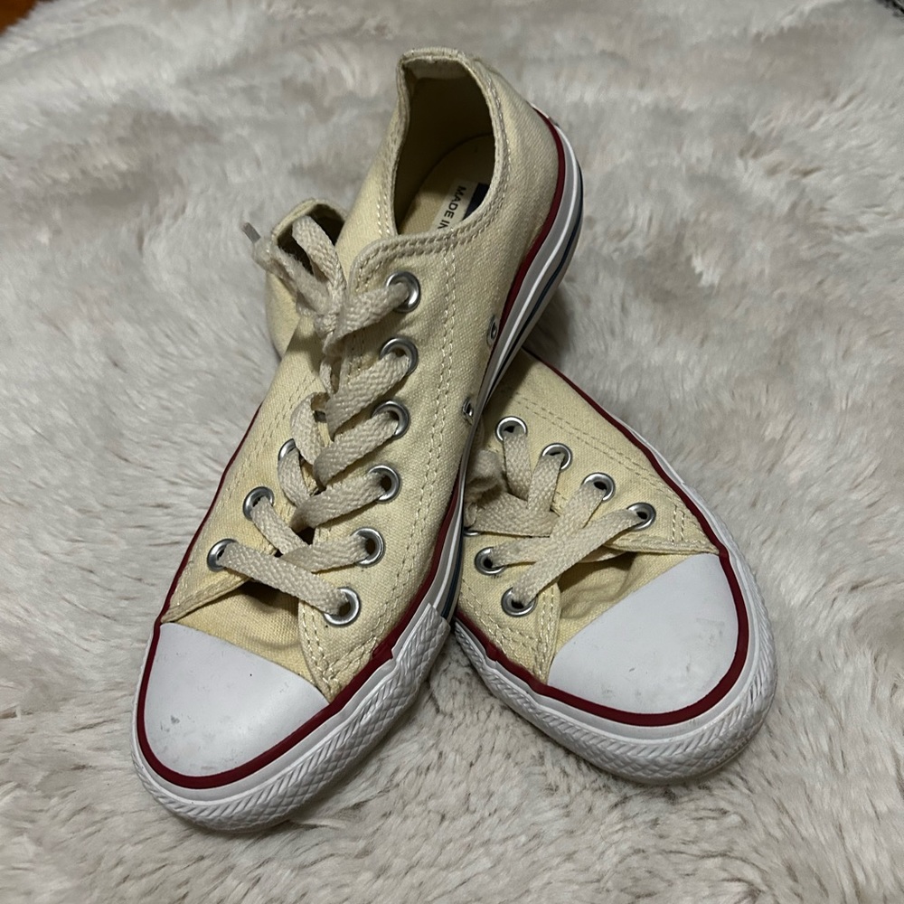 Converse women’s beige